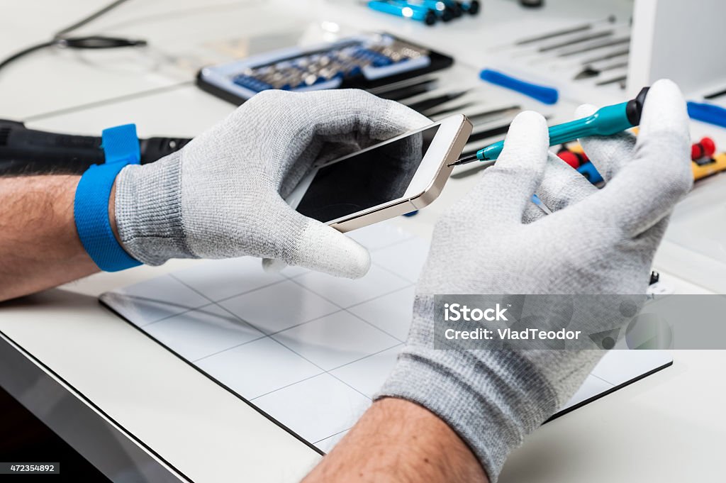 Technician Repairing Device